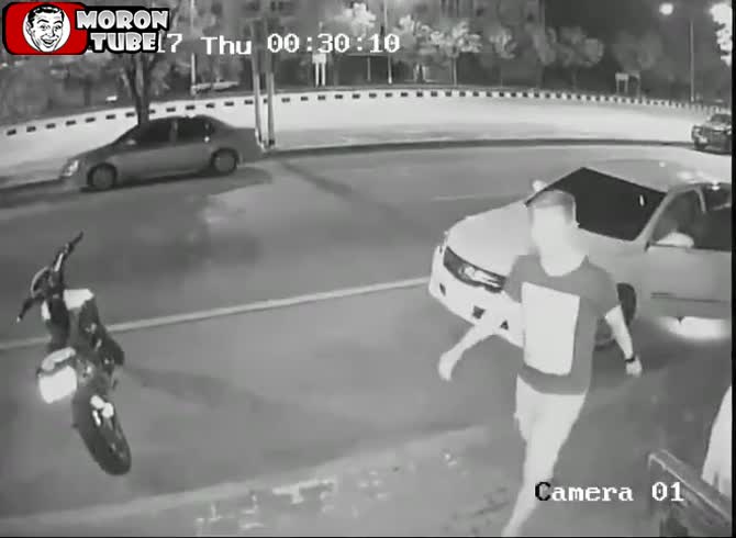 Video :Before opening the door, always check the rearview mirror (Thailand)